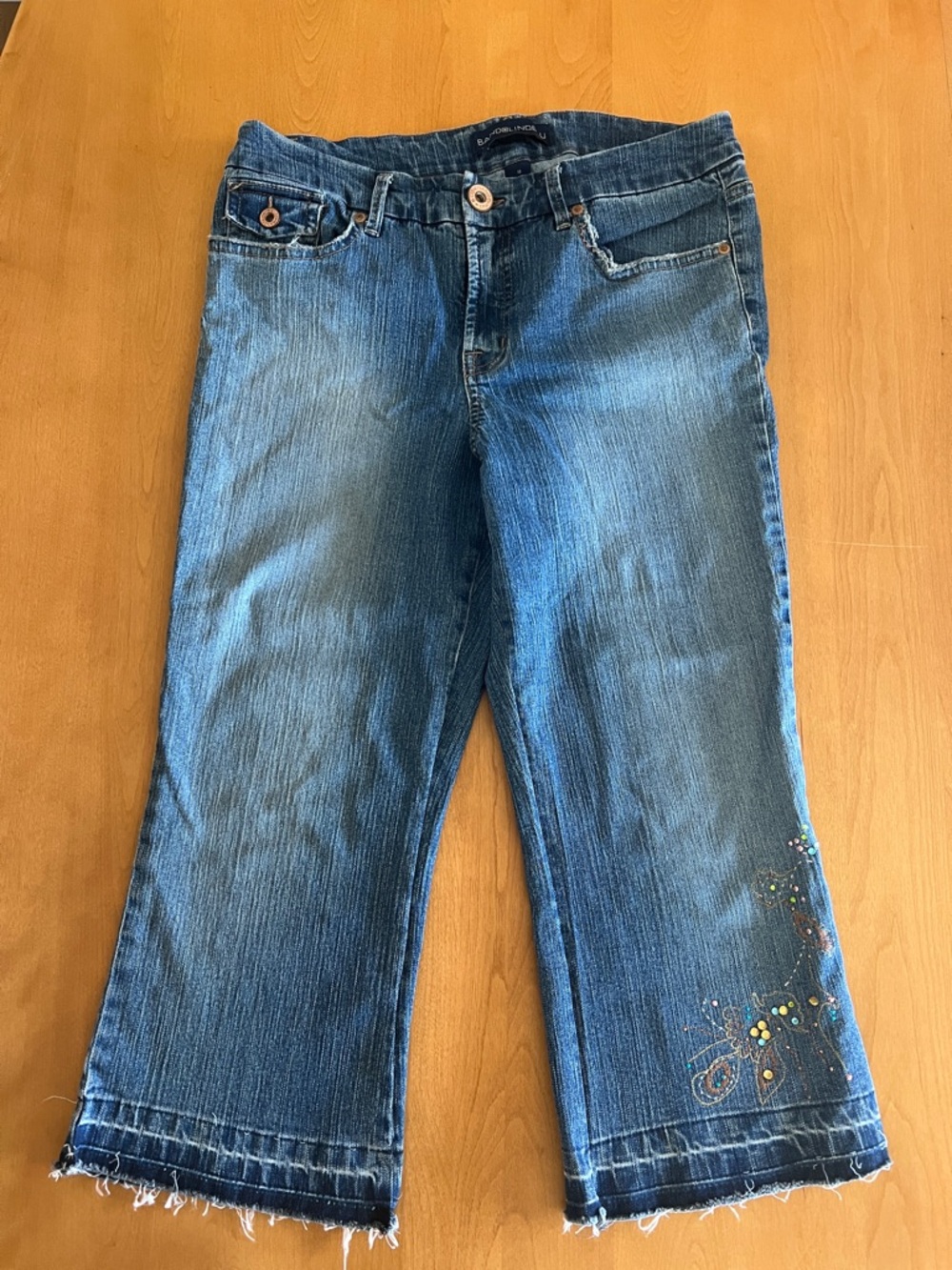 Bandolinoblu Women’s Blue Embroidered Cropped Jeans